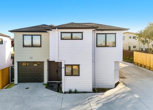 Daylight Dwell & Delight near Auckland Airport
