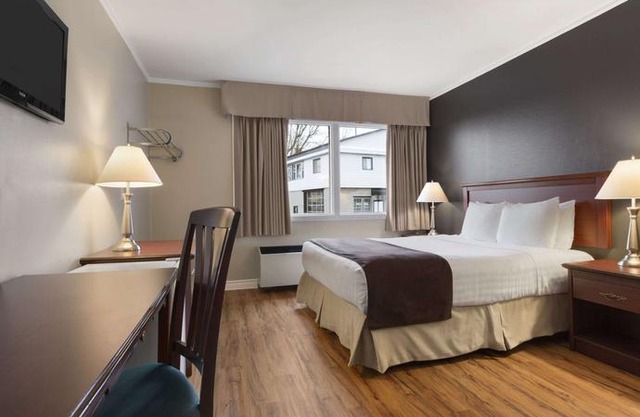 Days Inn by Wyndham Brockville