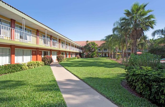 Days Inn by Wyndham Cocoa Cruiseport West At I-95 524