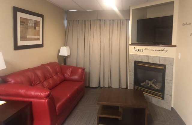 Days Inn by Wyndham Hinton