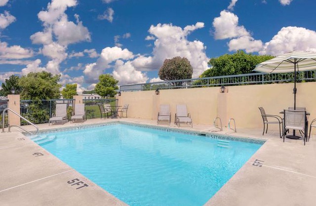 Days Inn by Wyndham Macon I 475