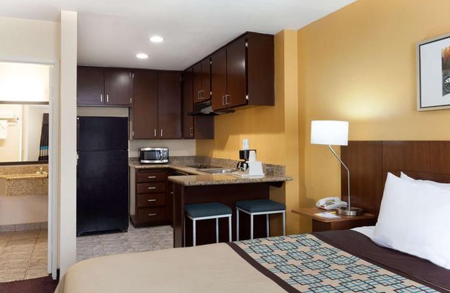 Days Inn by Wyndham Mission Valley Qualcomm Stadium SDSU