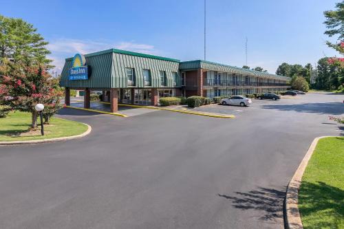Days Inn by Wyndham Seneca-Clemson