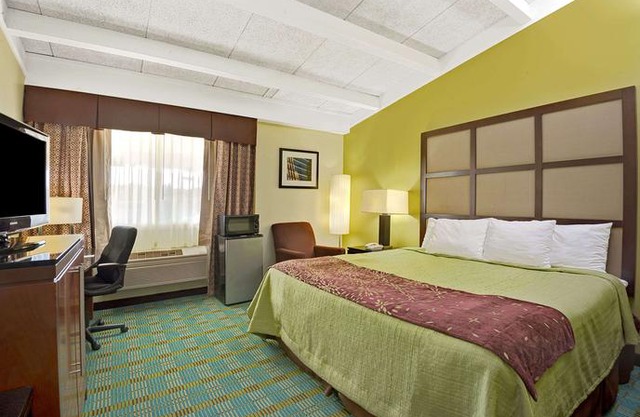 Days Inn by Wyndham Southington