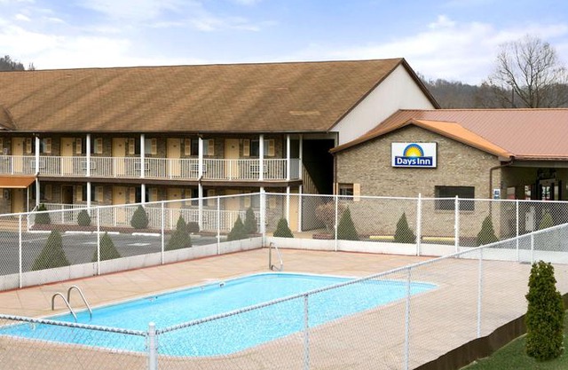 Days Inn by Wyndham Huntington