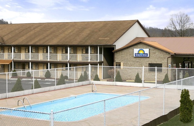 Days Inn by Wyndham Huntington