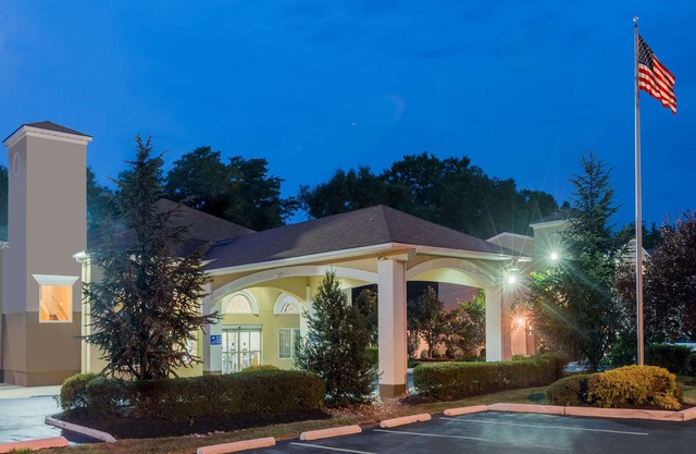Days Inn & Suites by Wyndham Cherry Hill - Philadelphia