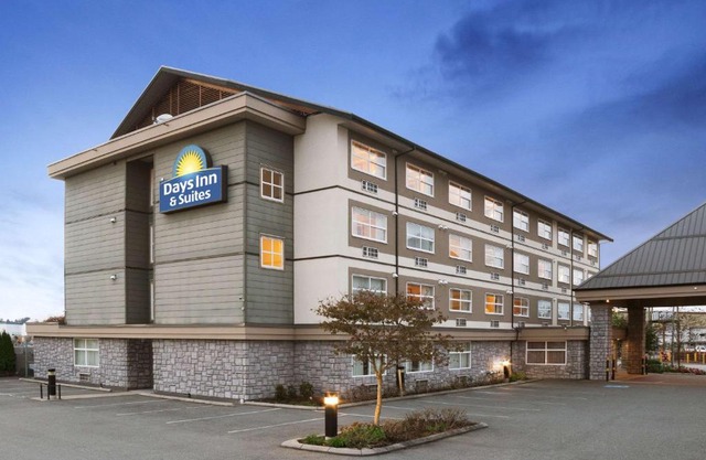 Days Inn & Suites by Wyndham Langley