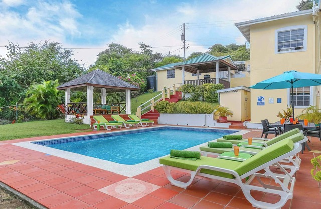 Decaj 5BR in Cap Estate by Personal Villas - Ideal for Groups or Family