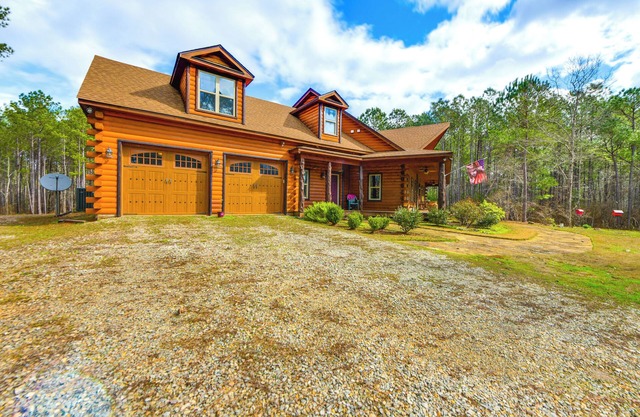Deck, Smoker & Yard: Peaceful Gem in Pine Mountain