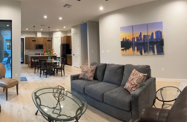 Decked-Out near DKR Stadium and UT 4-bedroom NEW house in the Heart of Austin!