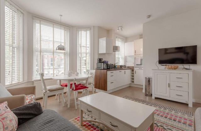 Decorated 2 Bedroom Flat in Brixton