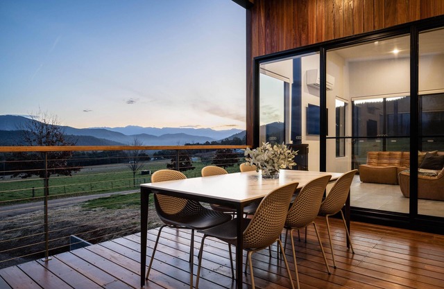 Deep Creek: Rosie's Rest - Modern farmstay with breathtaking views.