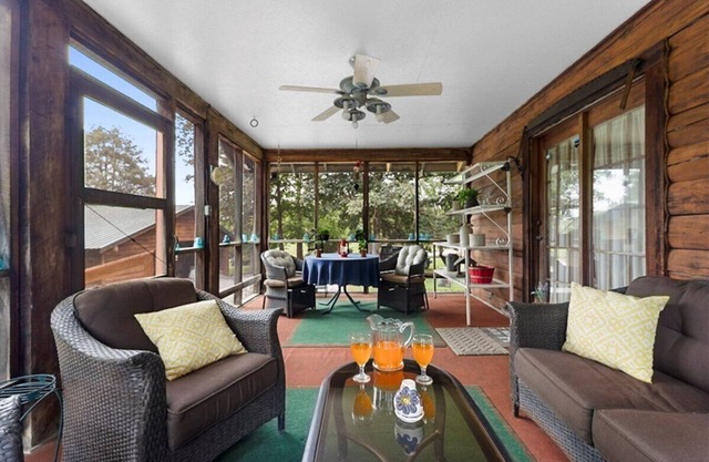 Deer Bend Cabin: A Beautiful Woodsy Escape in the Heart of Southern Indiana