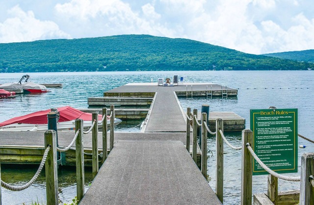 Deer View: "Modern Condo Minutes from Bristol Ski Mountain and Wineries"