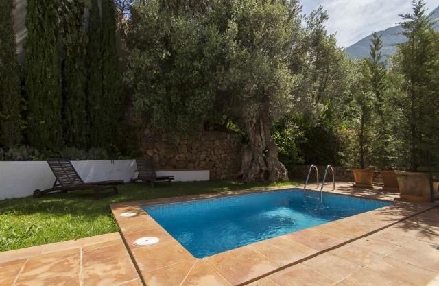 Deia Villa, Sleeps 6 with Pool and Air Con