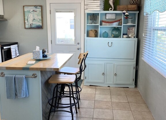 Deja Blue 1 bedroom, apartment sleeps 4, North Beach! Walk to beach, Flagler Ave