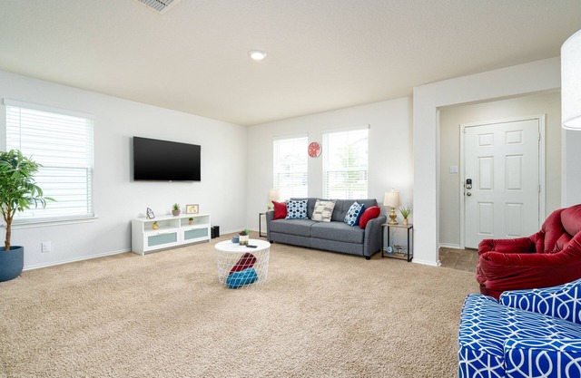 Delightful 3 BD/2.5 BA*Randolph AFB* Fort Sam Houston*Riverwalk*Downtown SA*