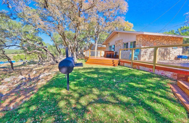 Delightful Cottage for 4 Guests in Canyon Lake!