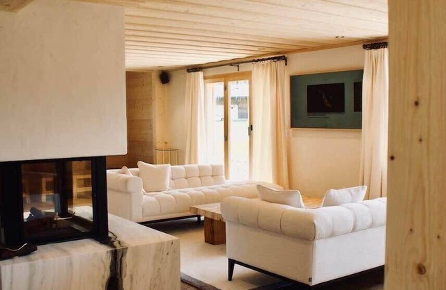 Delightful Deluxe Chalet with Amazing Alps View