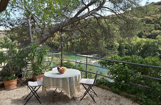 Delightful Riverside Apartment with River Views, The Wing