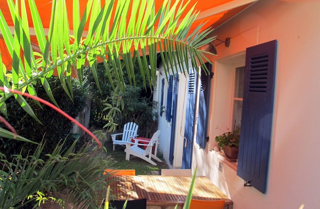 Delightful small house in a quiet neighbourhood close to the beach and the golf