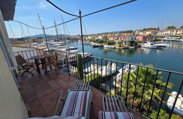 Delightful sunny apartment overlooking the waterways of Port Grimaud
