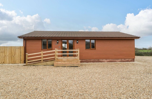 DELPHINE LODGE, MEADOW VIEW LODGES, pet friendly in Brean