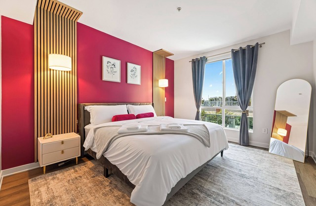 Deluxe 1-bedroom in charming Marina del Rey with Pool, Parking & GYM