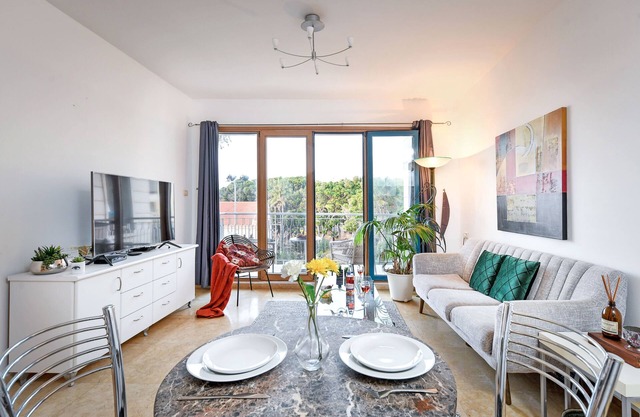 Deluxe 2BR Apt w Pool in Historical Jaffa