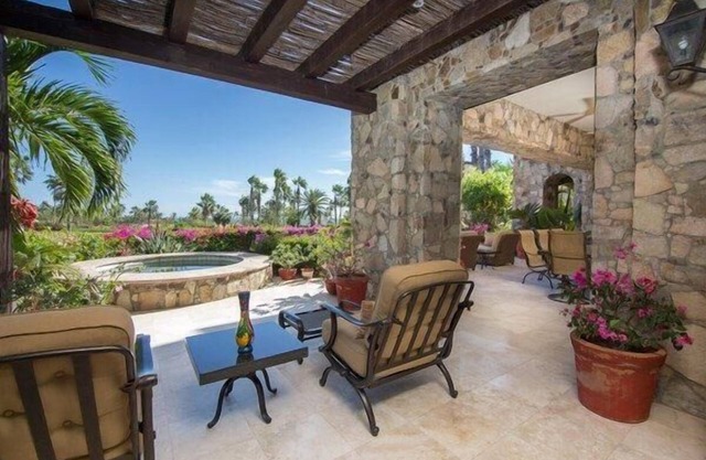 Deluxe 3 BR Villa w/Private Pool, WiFi, Jacuzzi, Spa Services & Tennis Courts