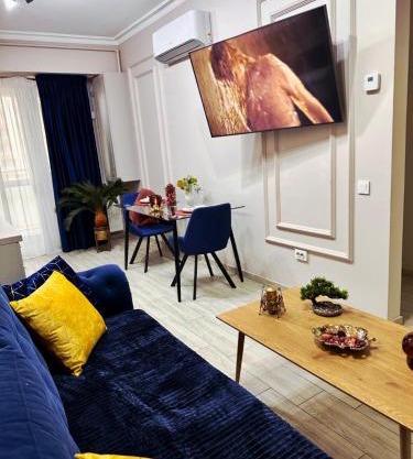 Deluxe Azure Apartment near Palas Mall