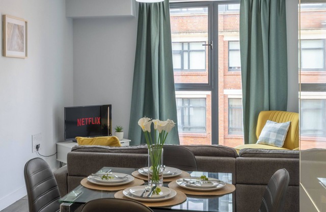 Deluxe Birmingham City Centre Stay