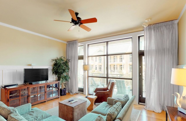 Deluxe Condo by the Bay w/ Free WiFi, Central A/C, a Shared Pool, & Beach Access