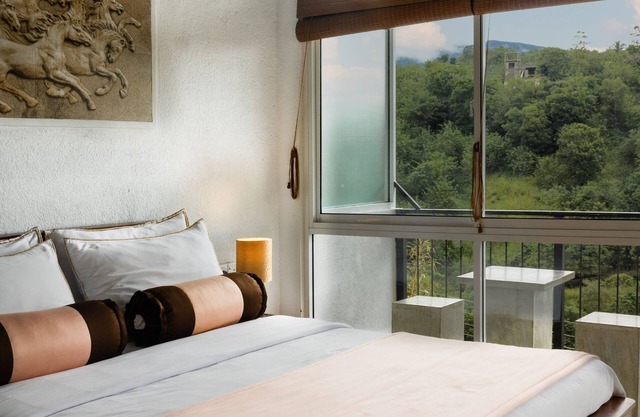 DELUXE DOUBLE ROOM 02 by Kandy Victoria Eco Resort "Overlooking Victoria Lake"