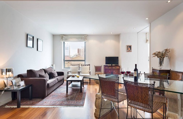 Deluxe 1-bedroom City Centre Apartment