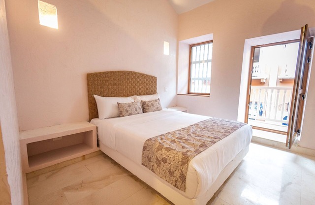 Deluxe Room @Walled City with Balcony