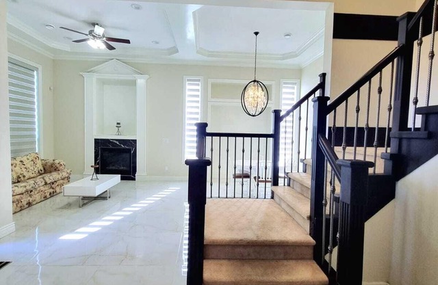 Deluxe Room & In-suite Bathroom in a Large Bungalow in Posh Surrey Neighborhood