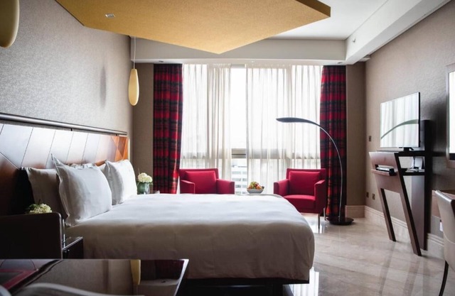 Deluxe Room Near Aviation Club Garhoud By Luxury Bookings