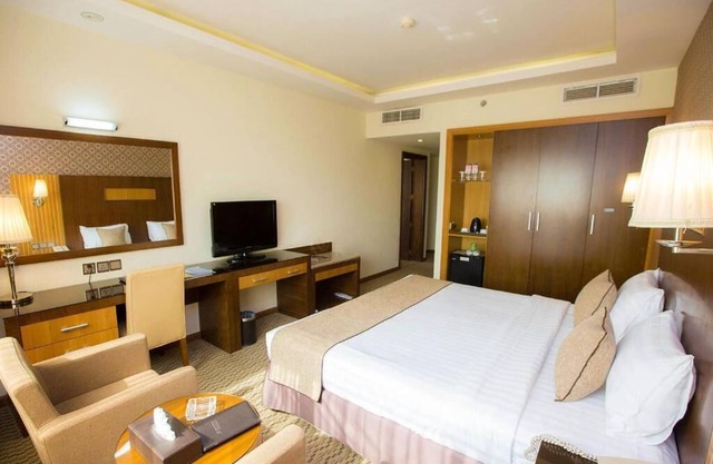 Deluxe Room Near Tudomart By Luxury Bookings AC