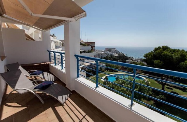 Deluxe Sea View Apartments