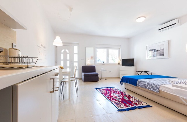 Deluxe studio 3 in Villa Ria**** with pool