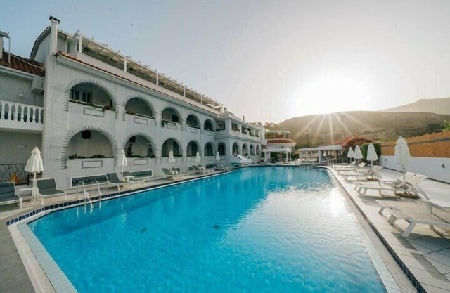 Deluxe Suite Private Pool Adults-Only Escape