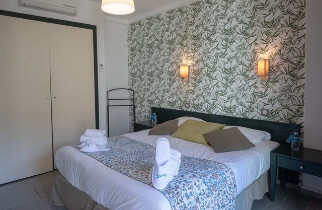 Deluxe Terrace 1B - One Bedroom Apartment, Sleeps 4