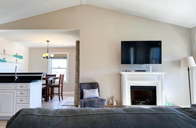 Deluxe two bedroom condo with outdoor fireplace