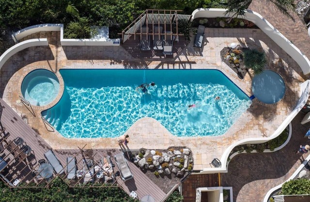 Deluxe Two Bedroom Apartment with Ocean Views