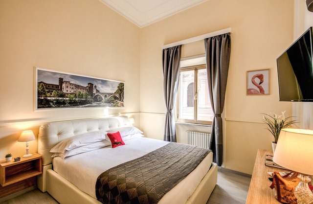 Deluxe Two Bedroom Apartment - at the Spanish Steps