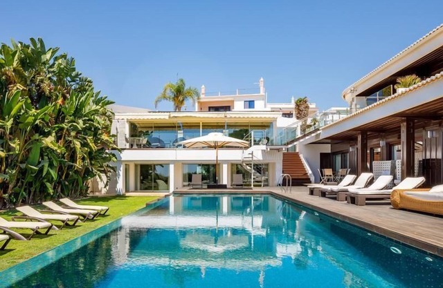 DELUXE VILLA. SLEEPS 16. MODERN INTERIORS AND BEACH FRONT L791 - Vilamoura, Vilamoura
