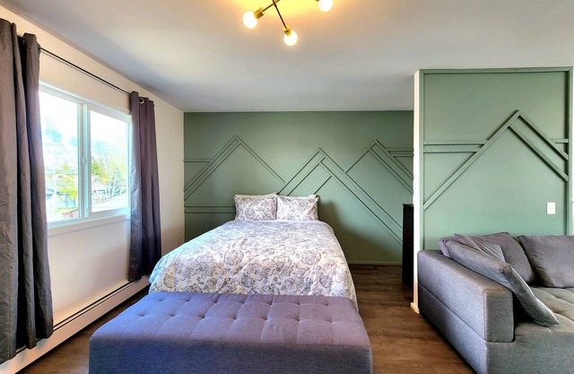 Denali Double House- 3 bedroom by airport and lakes!