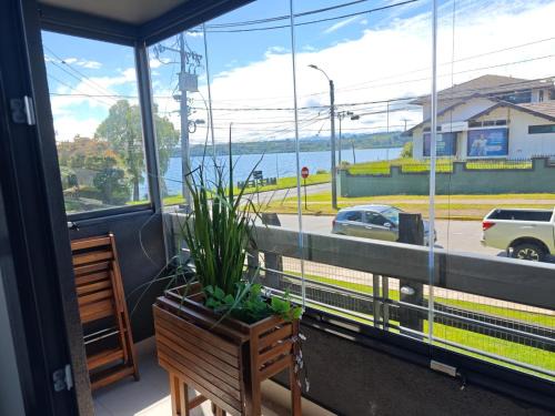 Depa con piscina frente al Lago Llanquihue y vista al volcán